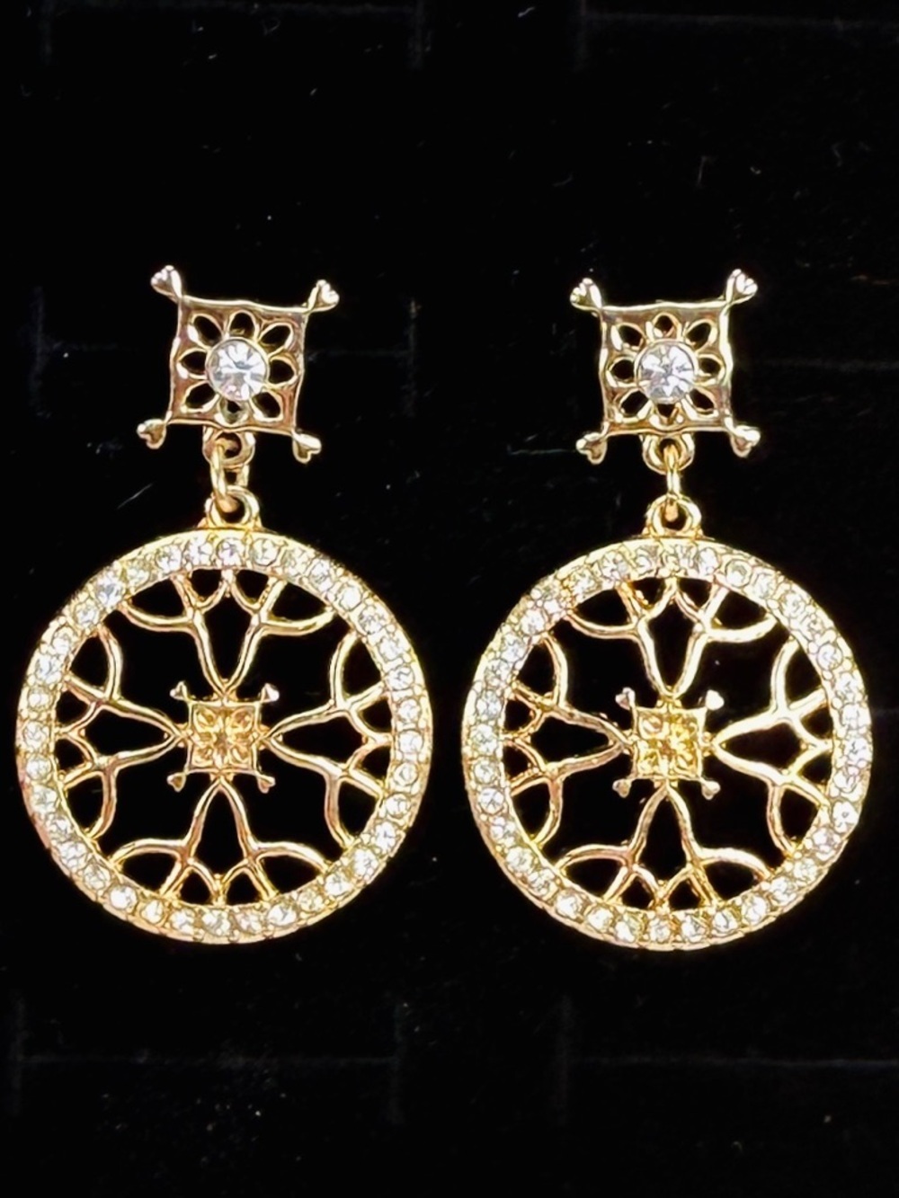 Beautiful goldtone, bling costume pierced earrings